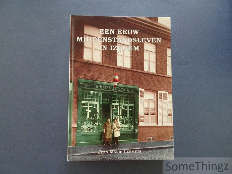 Cover van Een eeuw middenstandsleven in Izegem.
