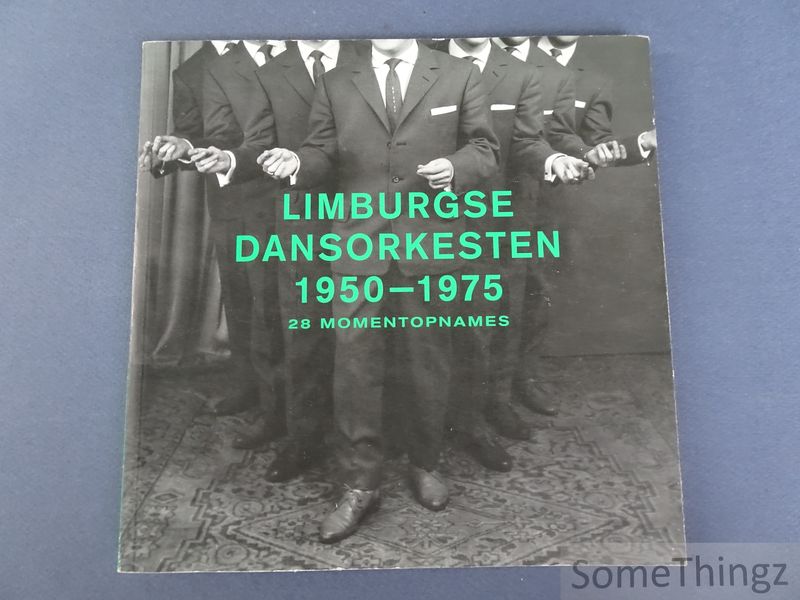 Cover van Limburgse Dansorkesten 1950-1975. 28 momentopnames. Een verzameling van Roger Scheveneels. Een project in het kader van Leopoldsburg Verzameld/t. [Met bijbehorende CD-rom]