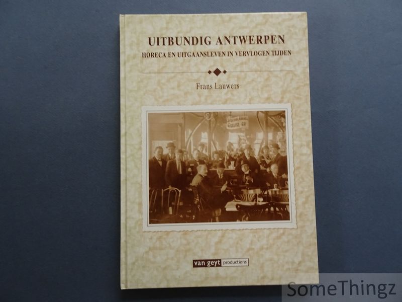 Cover van Uitbundig Antwerpen : horeca en uitgaansleven in vervlogen tijden.
