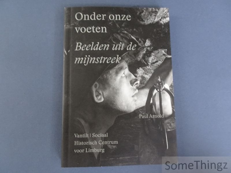 Cover van Onder onze voeten. Beelden uit de mijnstreek.