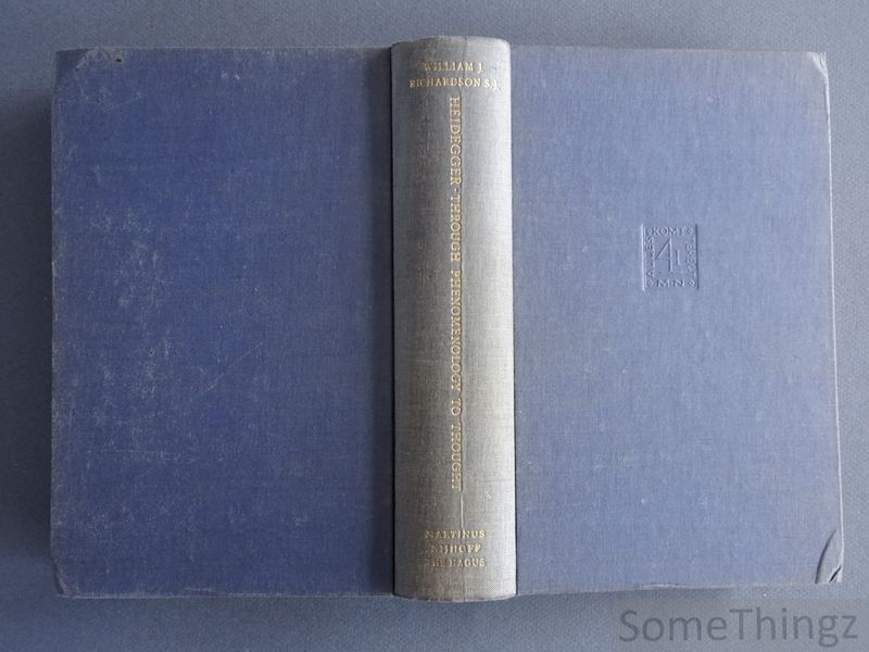 Cover van Heidegger: through phenomenology to thought.