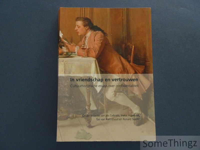 Cover van In vriendschap en vertrouwen. Cultuurhistorische essays over confidentialiteit.